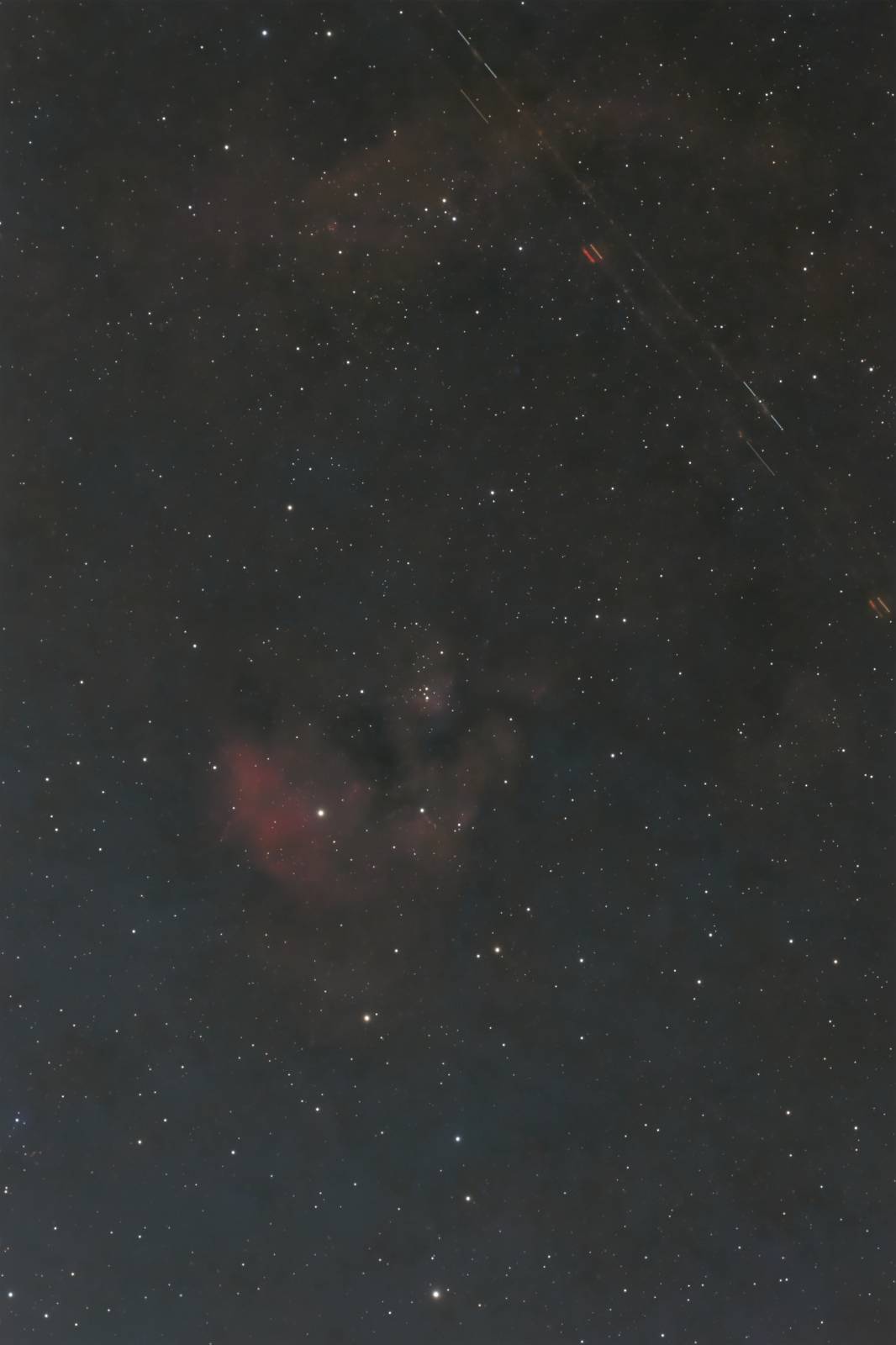 The Question Mark Nebula complex around NGC 7822